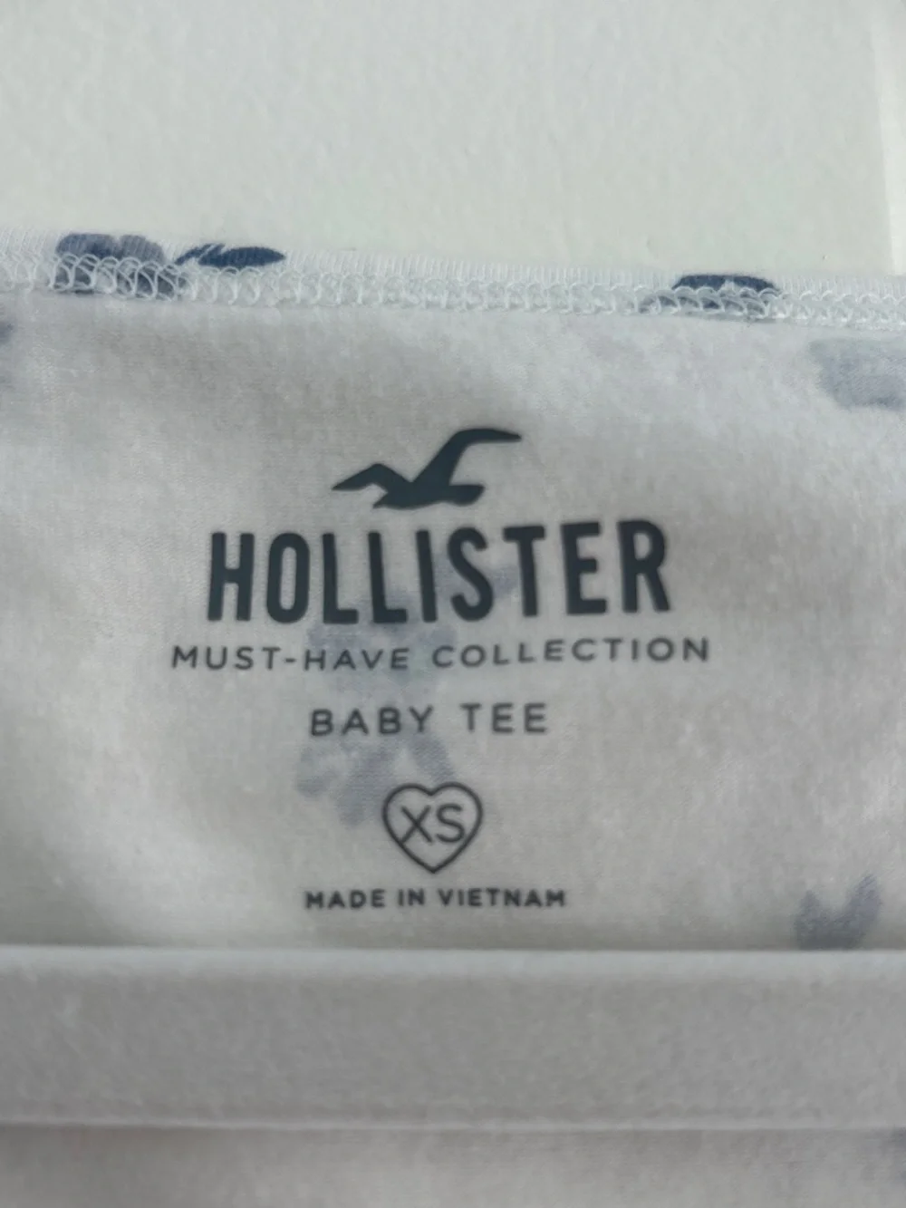Hollister White Cropped Scoop Top with Blue Floral Print - Picture 3 of 4